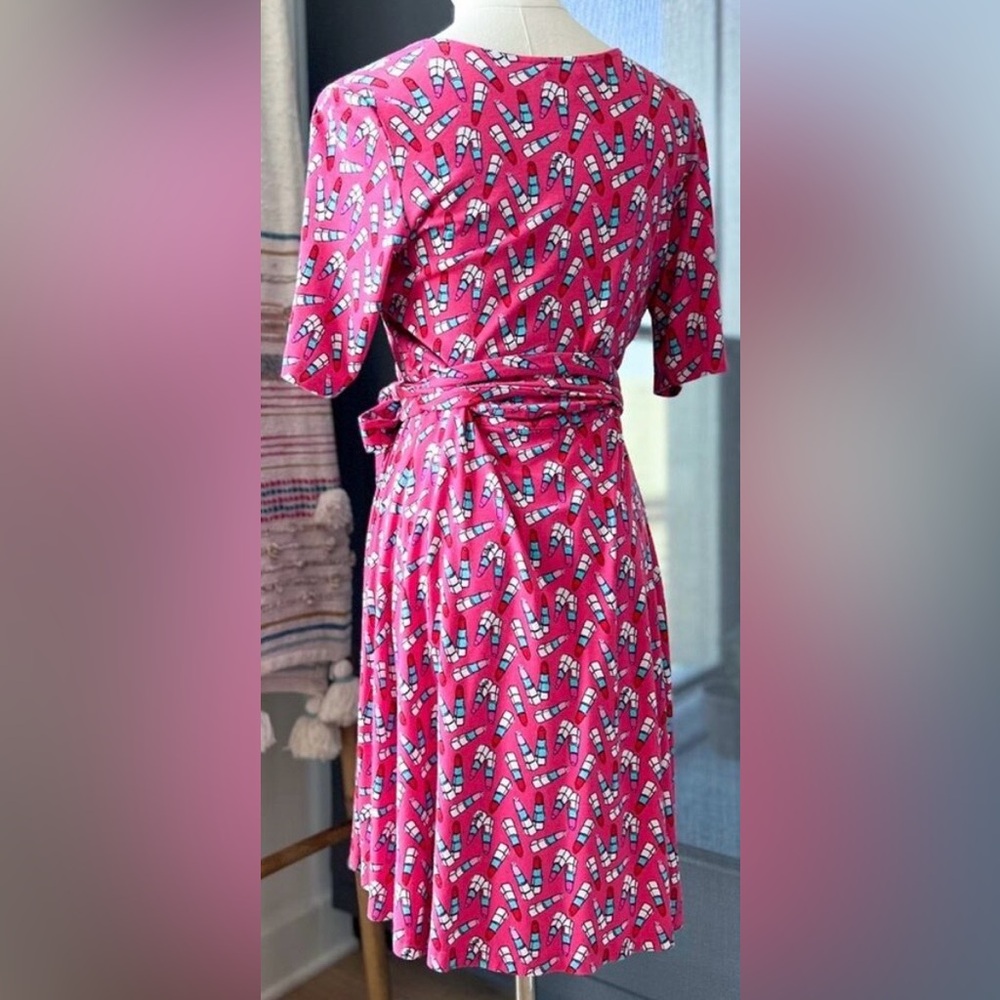 Lilly Pulitzer Raton Wrap dress with Lipstick graphics on pink color size XS